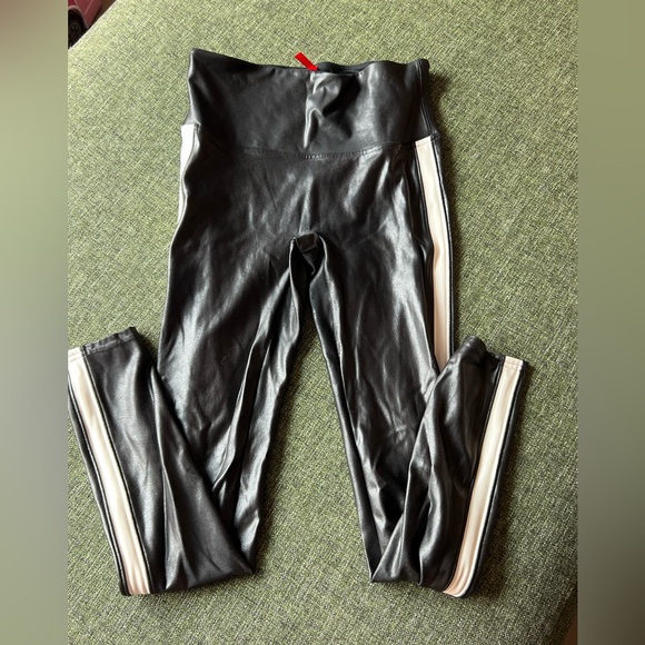 Spanx leggings. Good condition. - Picture 4 of 4